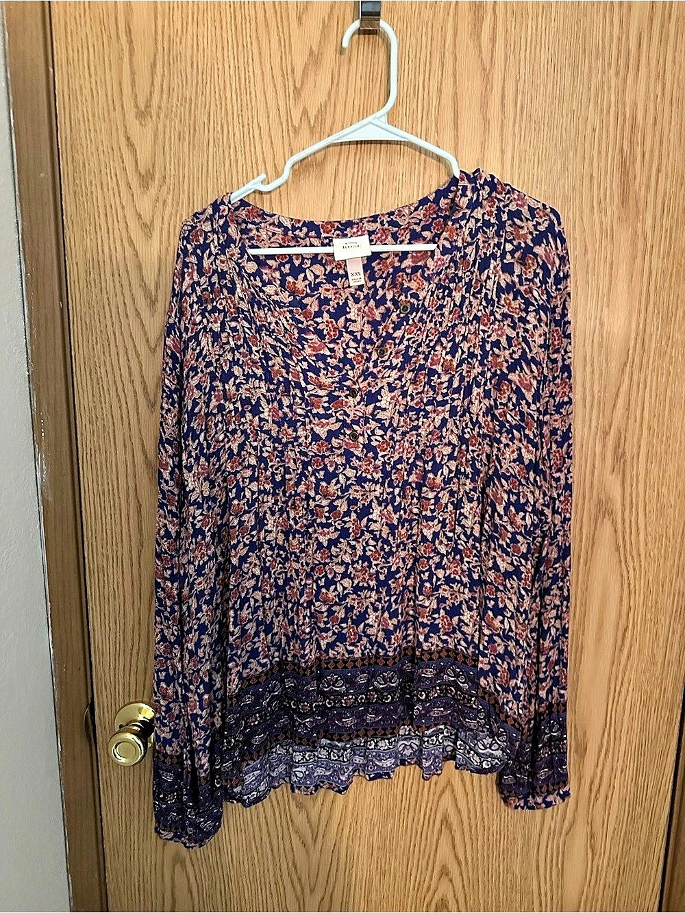 New York & Company Floral Lace-Hem Blouse in Blue & Pink XXL